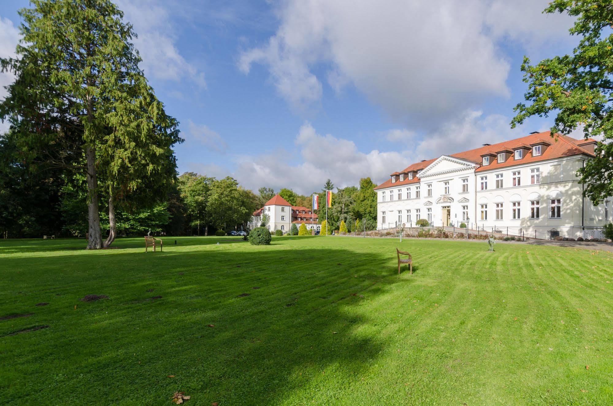 Seeschloss Schorssow Bagian luar foto